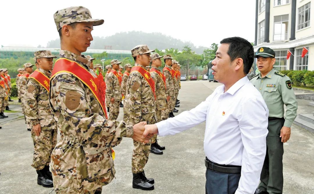 阳春市举行了2022年春季新兵入伍欢送仪式