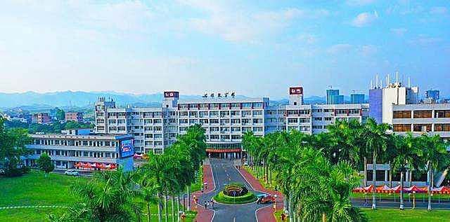 05年审判陈毅锋时欲抹黑执法部门，声称遭受私刑：被吊了15个小时