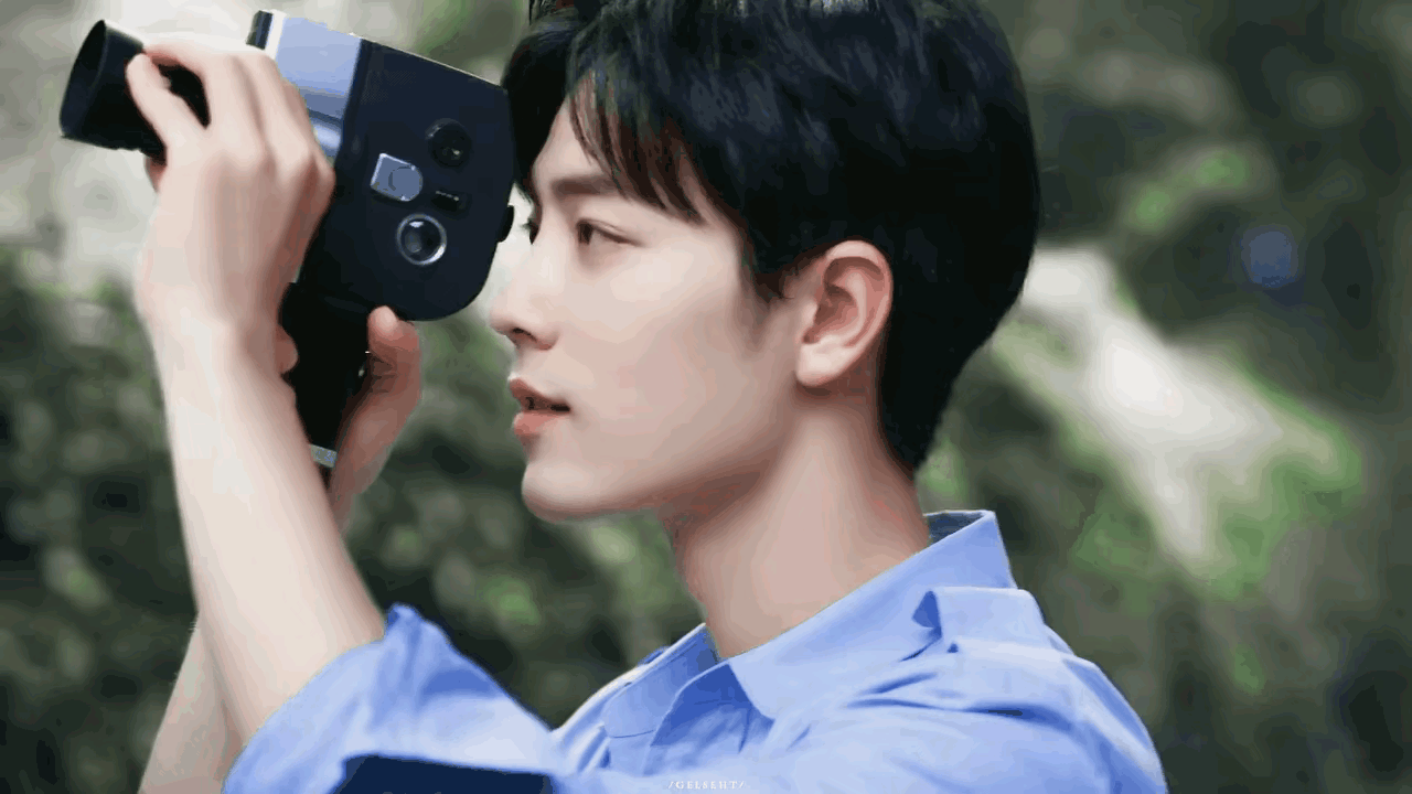 桃桃的一组生图,肖战的眼睛真好看,灵气逼人鲜花与少年绝配