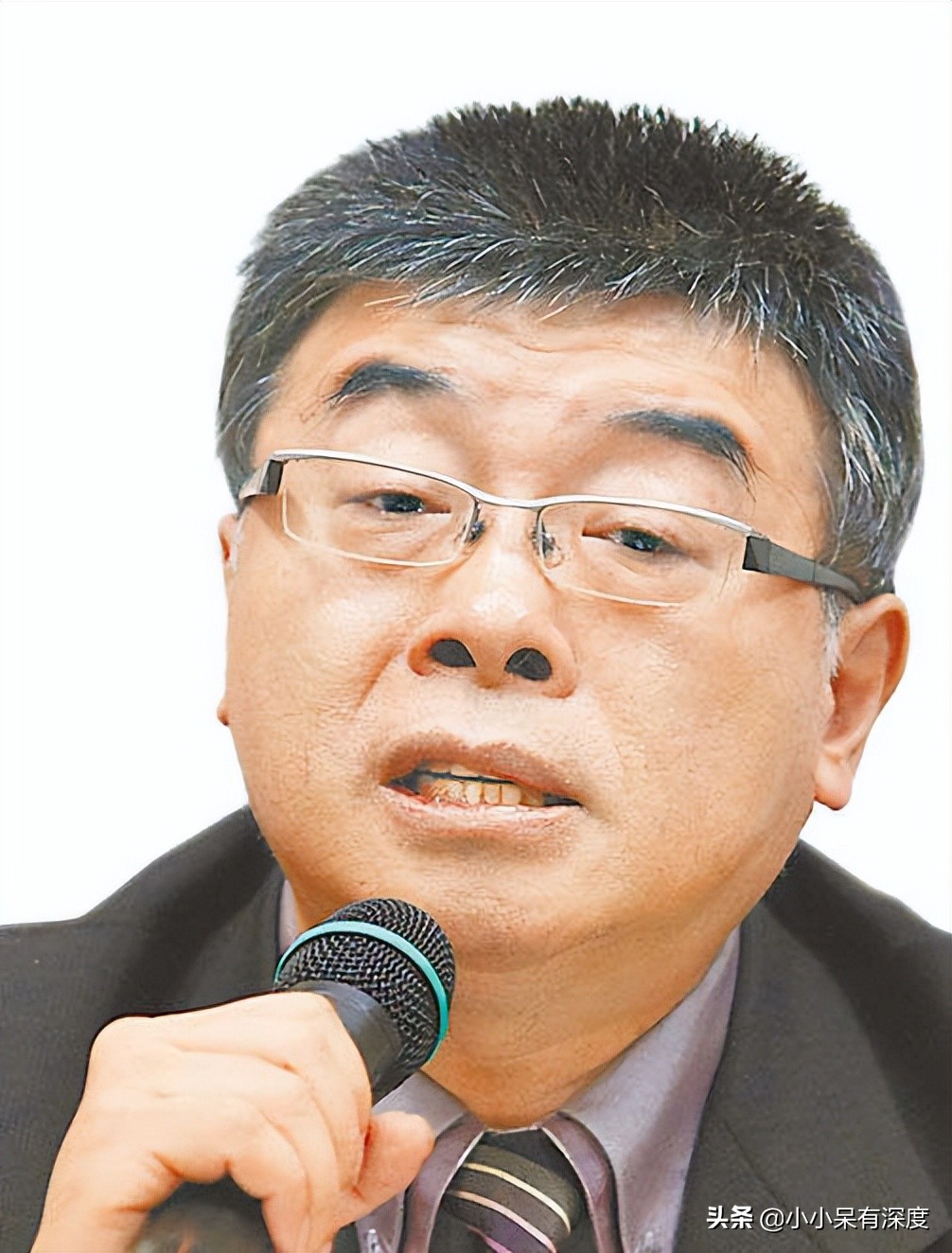 台湾邱毅教授，他铿锵有力地点评，在中国大陆圈粉无数，深受欢迎