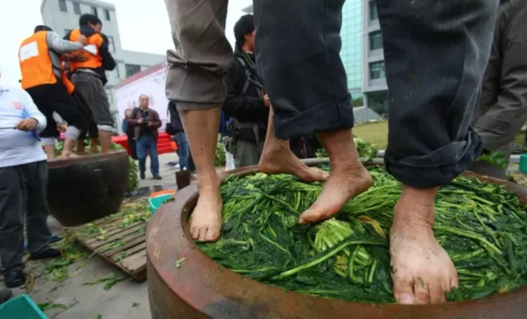 年赚76亿，逼走老字号！比文峰还土的修脚店，凭什么这么火？