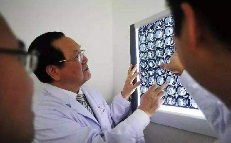 良医徐克成：66岁患癌又救近万癌症患者，被央视誉为“癌症克星”