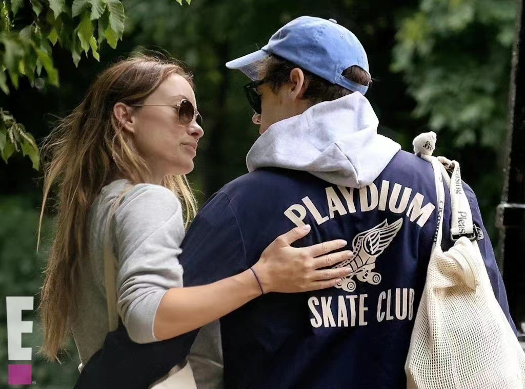 著名歌手“哈卷”台上演出，歌迷意外从三楼坠落，奇迹般只是轻伤