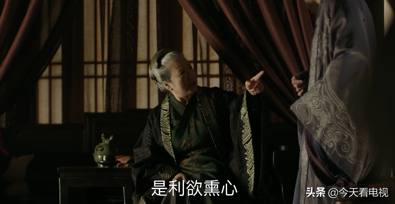 盛奶奶死后对盛紘很失望，跟着长柏离开了京城