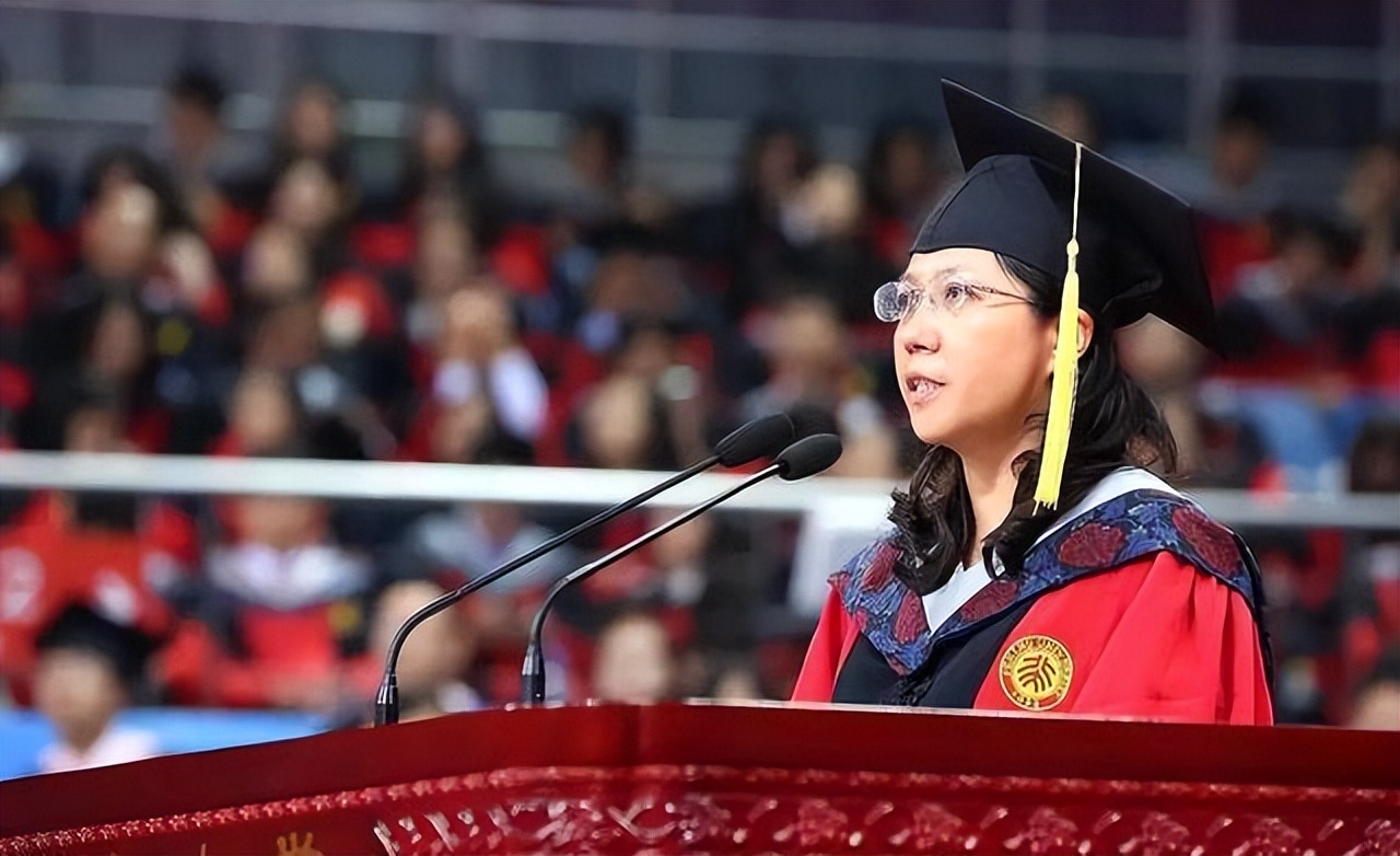 东南大学女校长黄如有多牛？30岁北大副教授，中科院最年轻女院士