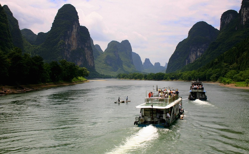 漓江风光旖旎,远离大都市,,是最热门的旅游景点之一.