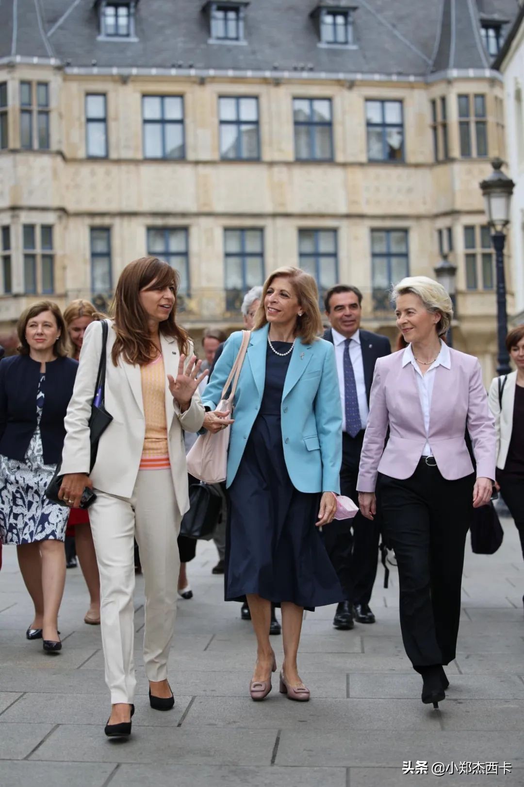 被毁容了还能翻盘？57岁的她才是真 • 传奇