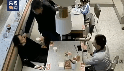 吃碗面的功夫，连救两人！网友：加班顺便吃面……