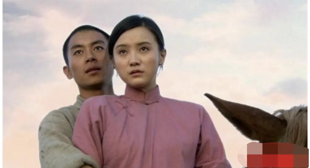 朱亚文的两段情：和初恋潘禹彤相恋九年后，他缘何转身娶了沈佳妮