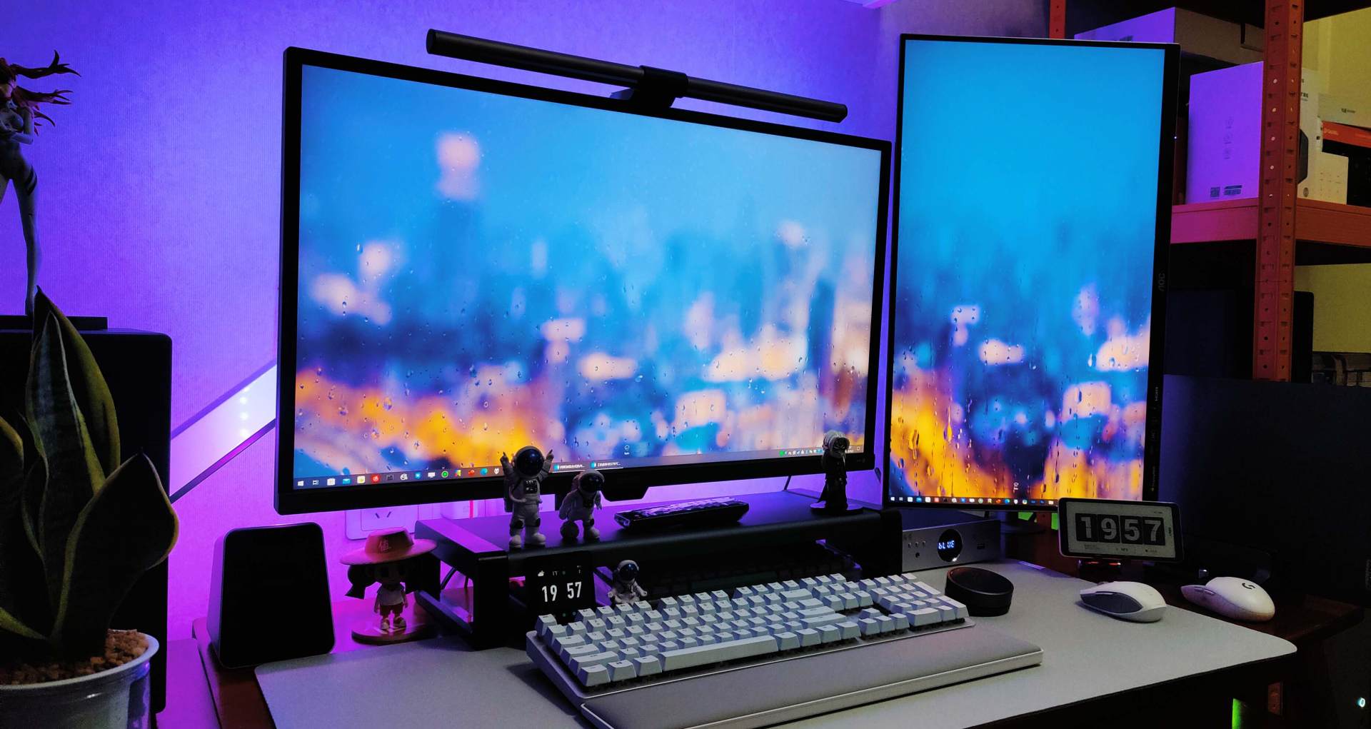 桌面改造 2.0，兼顾生产力与娱乐性的一体化空间