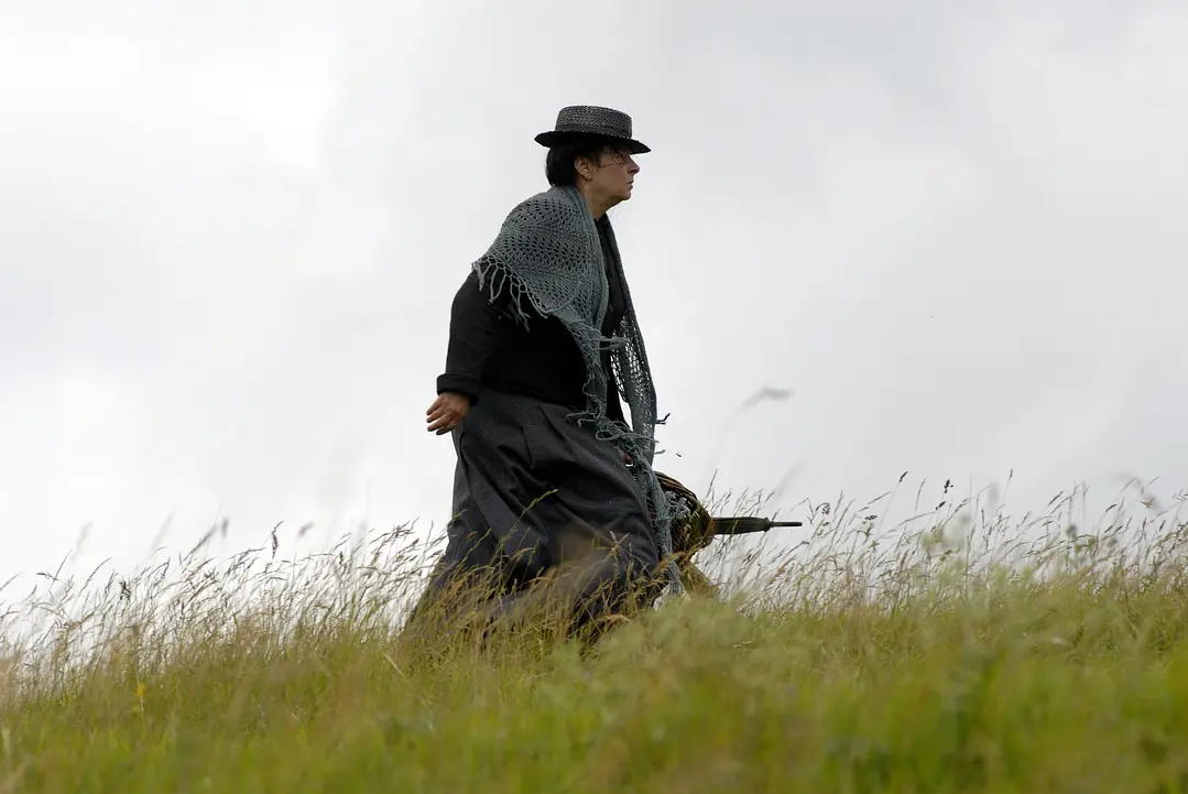 女清洁工的画作，曝光后震撼世人