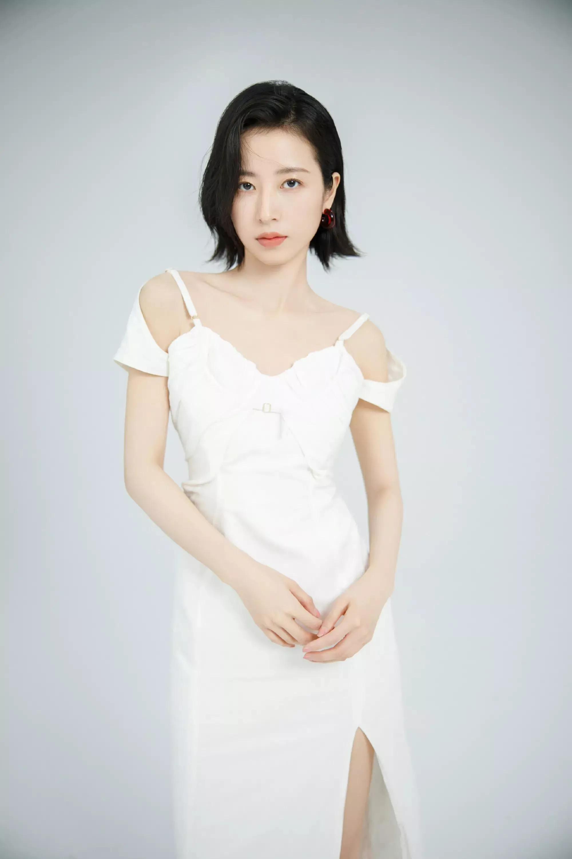 周雨彤：温婉大方，气质优雅，唯美迷人