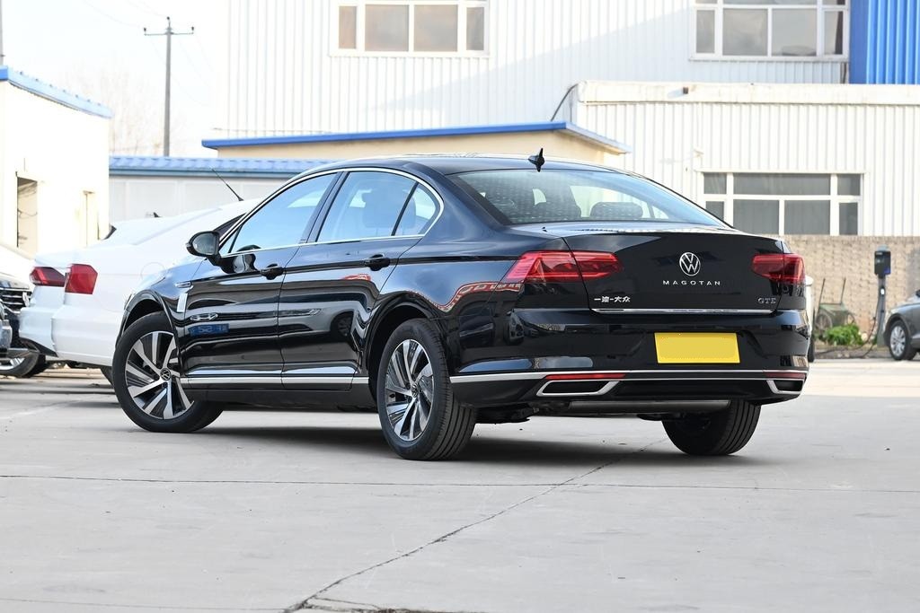 解读大众迈腾gte:车长近4米9,油耗1.4l,23.79万起,值得买吗?