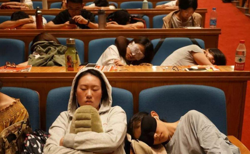 有人考不上，有人不珍惜，人大“清退”13名学生，网友：早该如此