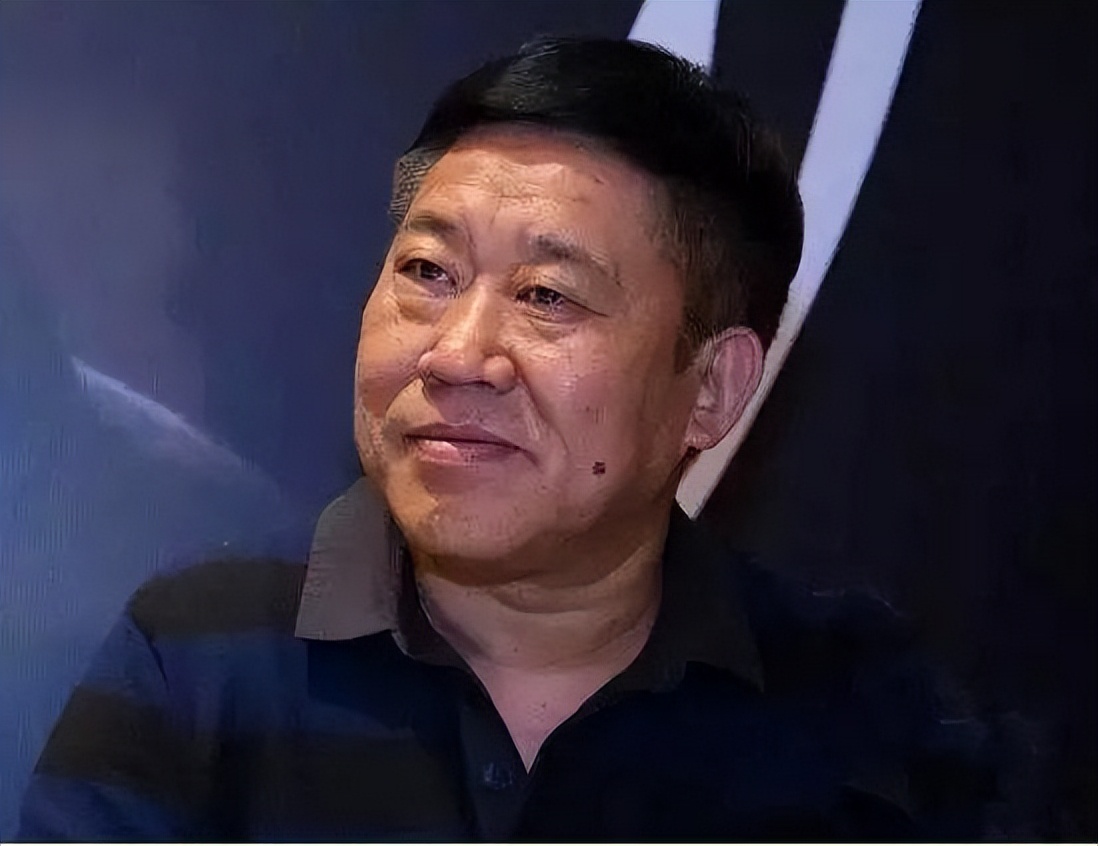 父亲是歪瓜裂枣，女儿却貌美如花？这10位星二代的长相好奇妙