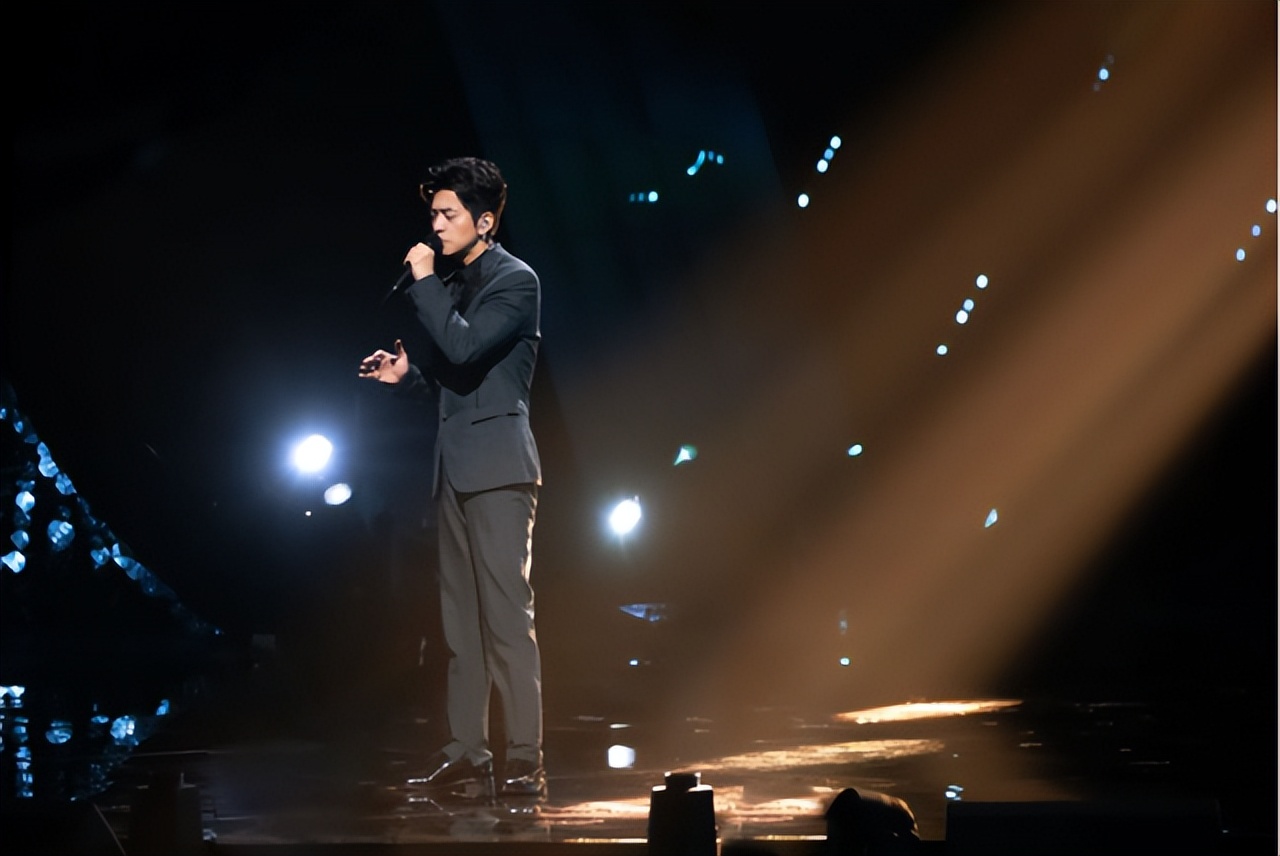 《声生不息》四公李克勤对战毛不易、曾比特，集体合唱《红日》