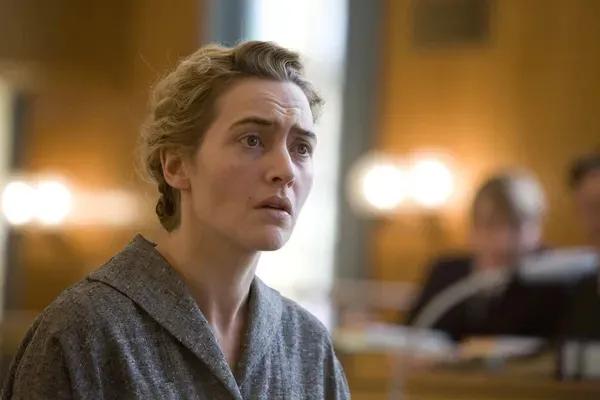 15岁少年和36岁女邻居的秘密恋情，这部R级电影成了经典