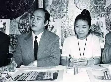 扎着两条小辫的亚洲女首富龚如心，丈夫被绑失踪后，性情大变