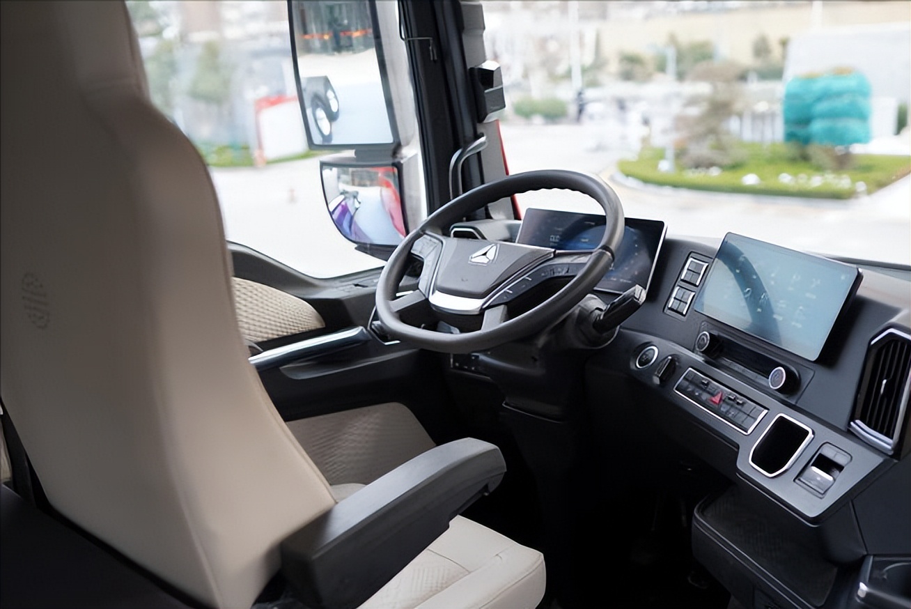 汕德卡c9h实拍车型详细解读 国产最高端重卡能帮卡友赚钱吗?