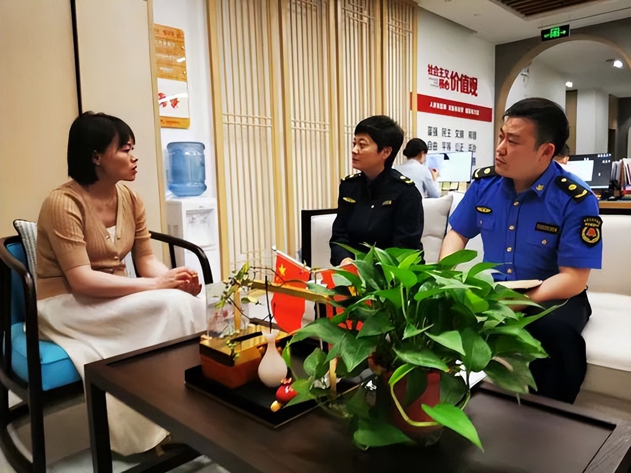 ������سǹܾ֣���������ͬ���� ����Ⱥ�ڡ�����롱