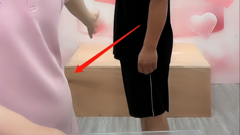 怀三胎？田静小腹隆起，姚威心疼现身直播间炒菜，她早有三胎想法