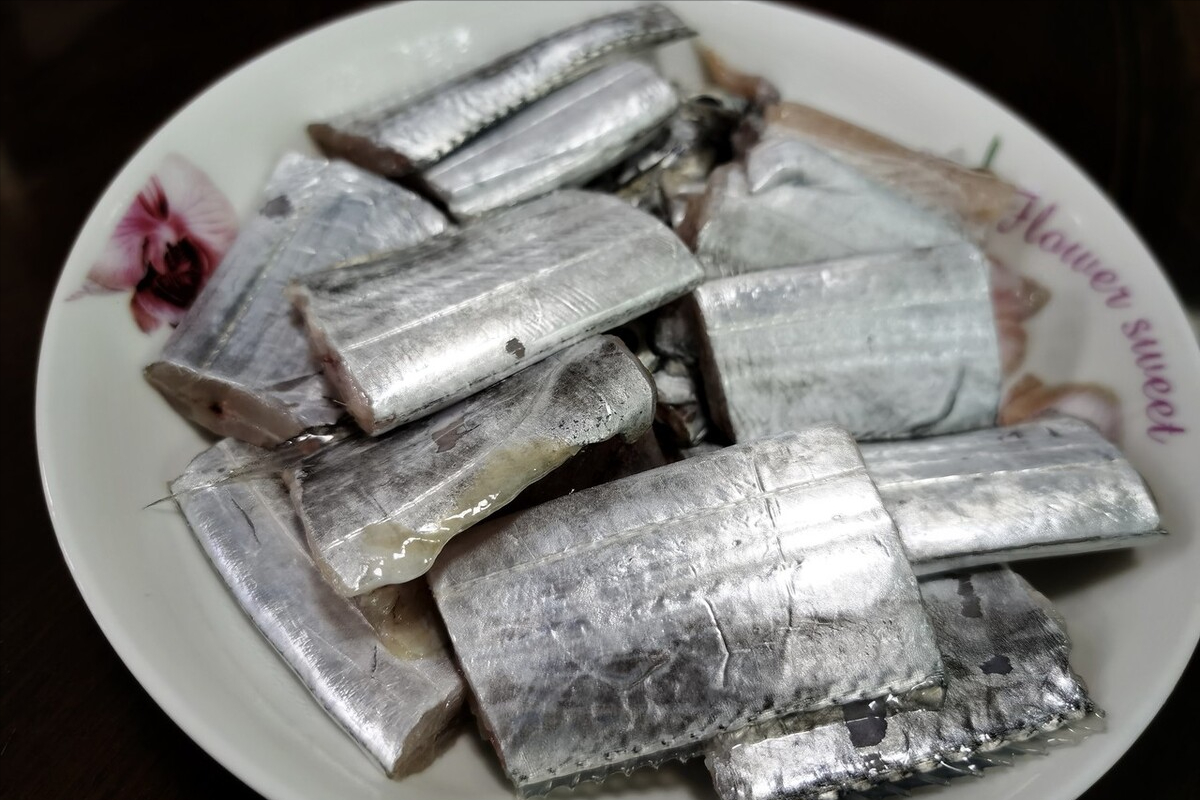 带鱼怎么炸好吃,带鱼怎么炸好吃外酥里嫩色泽金黄