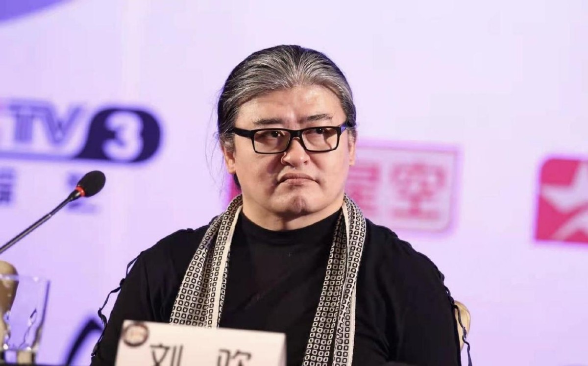 父亲是歪瓜裂枣，女儿却貌美如花？这10位星二代的长相好奇妙