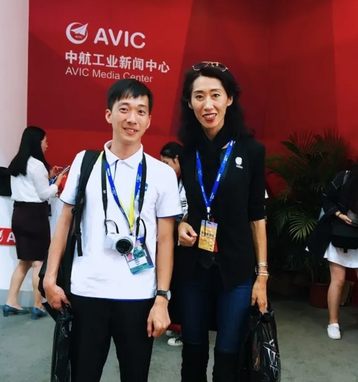 重庆女孩大二退学，35岁离婚，37岁卖房学飞行，43岁环球单飞成功