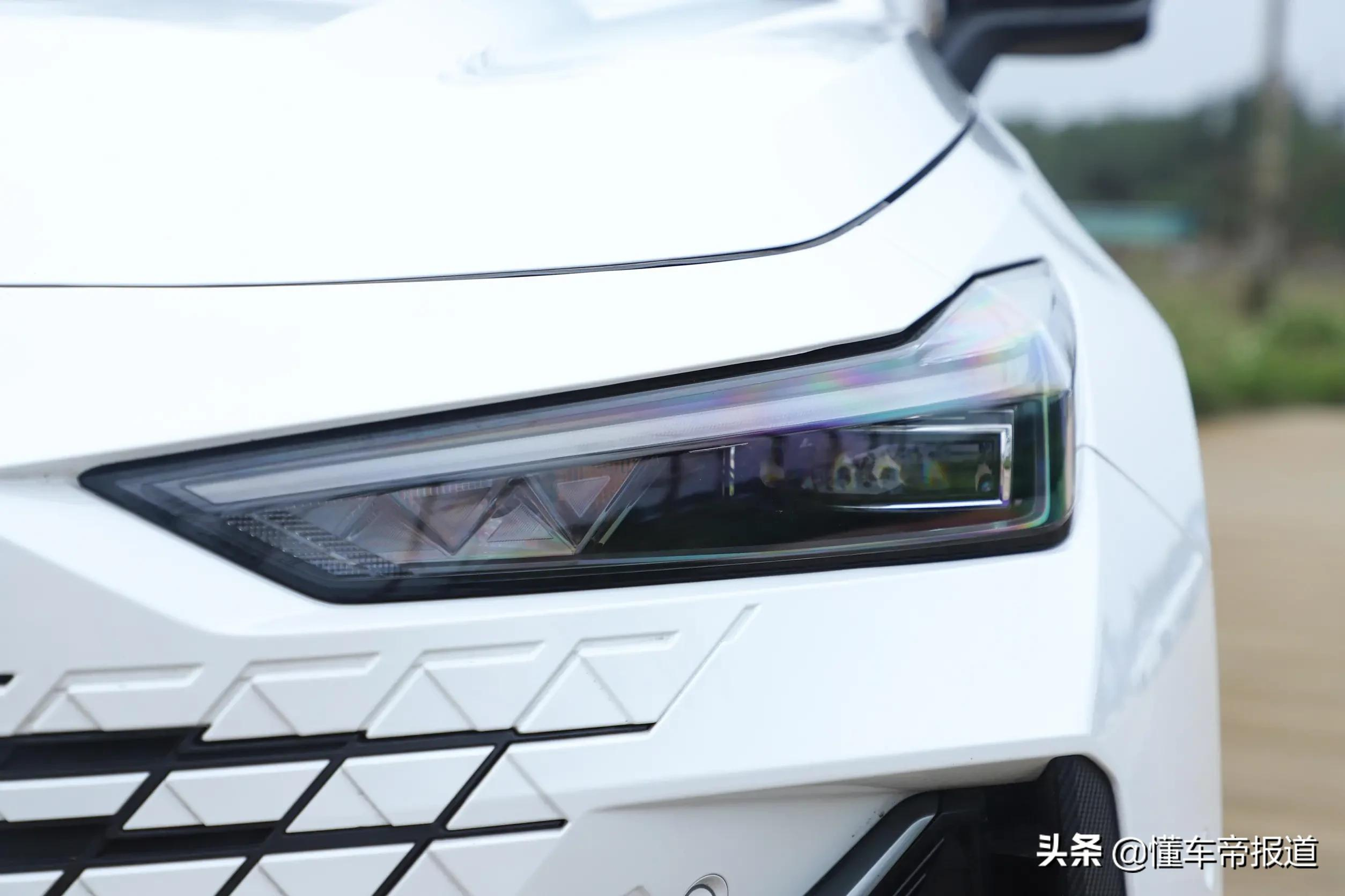 新车 | 电动尾翼加持!长安UNI-V正式上市,售10.89万元起