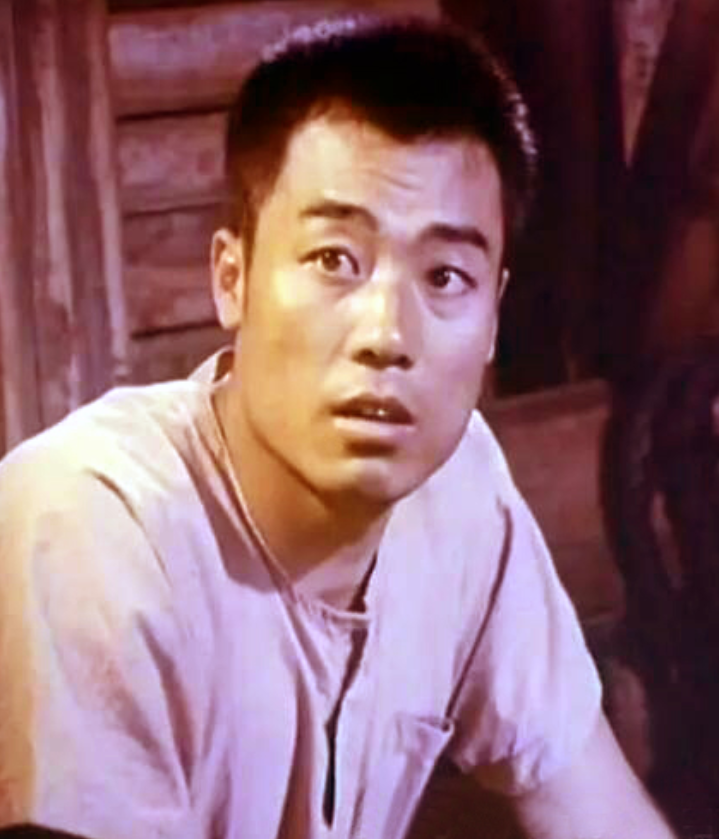 冯恩鹤：做了12年宝爸，《潜伏》让他大火，74岁的他现状怎样？