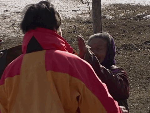 豆瓣9.7分，她的12年人生比《活着》还难，看完哭着打出5星