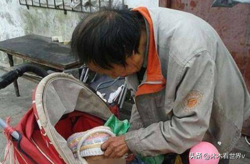 武汉小贩菜场捡2名女婴，为养女一生未娶，亲生父母认亲被拒