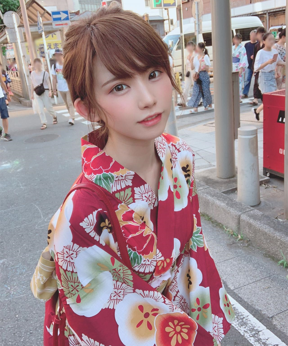 日本最强Cosplayer「えなこ」到底有多强？几分钟带你了解下！-哪边嗨