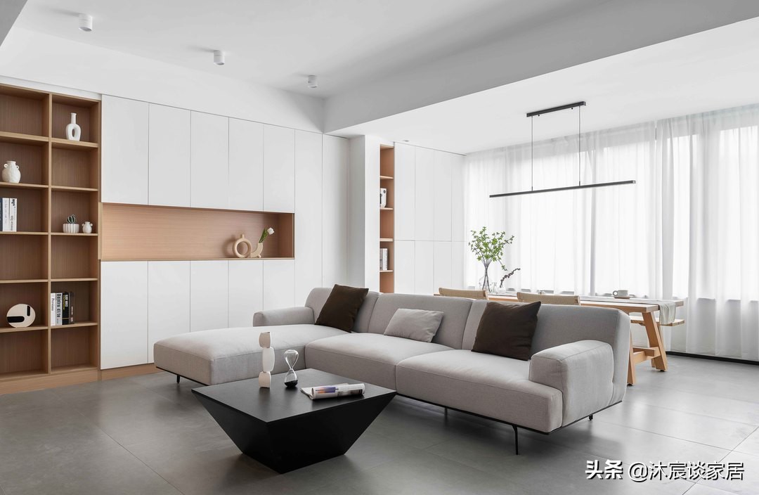 重庆夫妻的新家，因太会装修而走红，凭白墙与原木就让家温馨治愈
