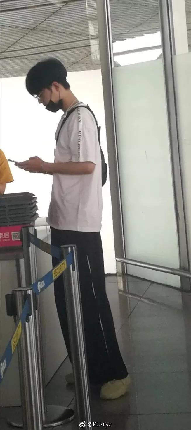 考古肖战:2018年9月—12月机场时间线汇总,今天请叫我收图狂魔