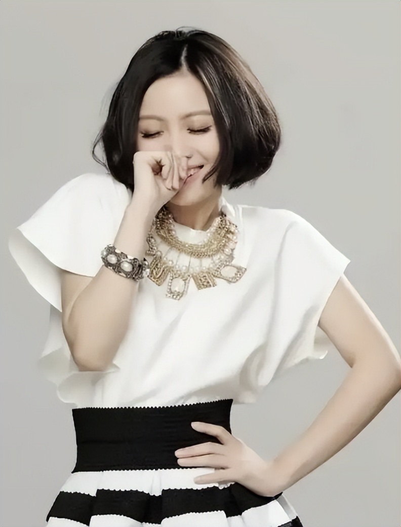 姚贝娜:26岁上春晚,33岁拒绝化疗病逝,成父母余生之痛