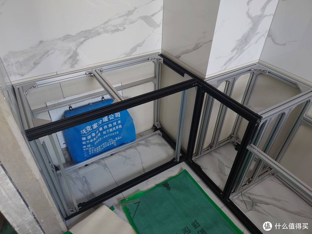 用铝型材打造橱柜——工业型材X板式家具的跨系统装配