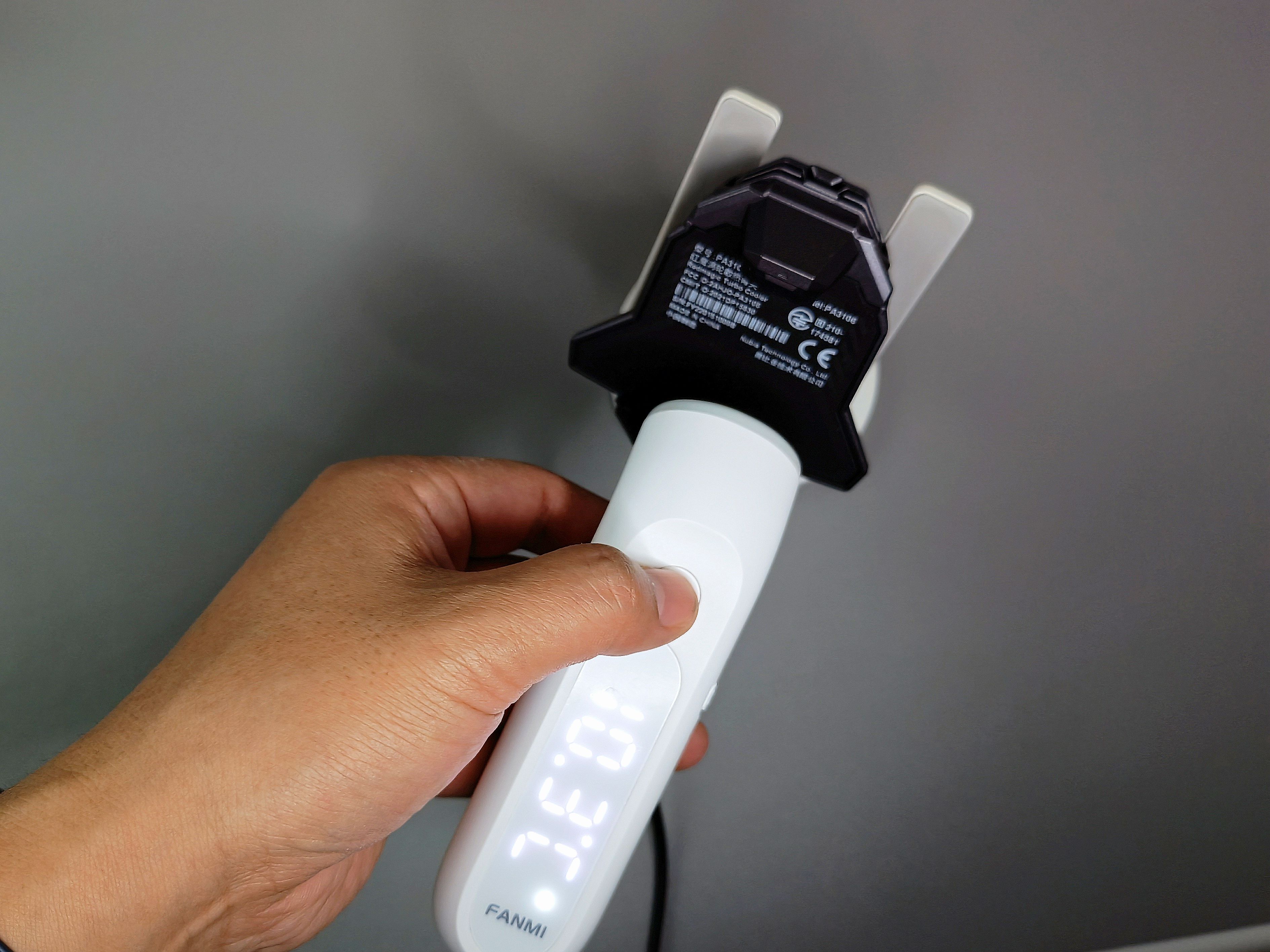 玩手游怕发热，红魔涡轮散热背夹带你飞起