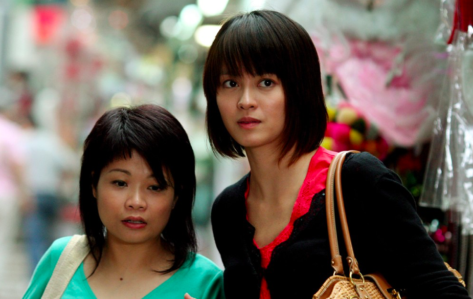 摘皇家警徽，无误差手表，放5次烟花，8部细节拉满的回归题材电影