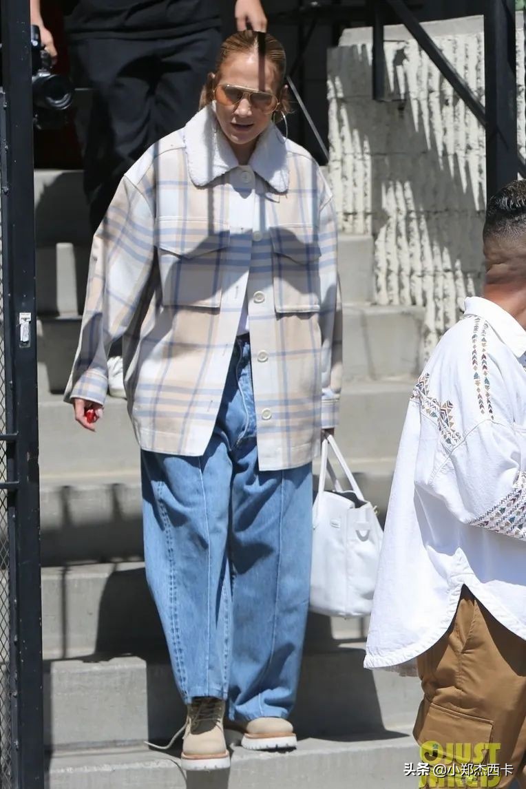 被毁容了还能翻盘？57岁的她才是真 • 传奇