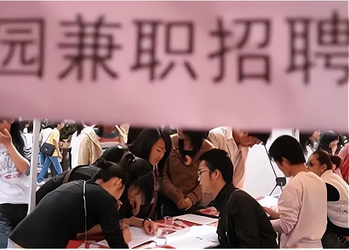 ​大学“生活费”档次排名，1500元是什么水平？或许和家长想的不同