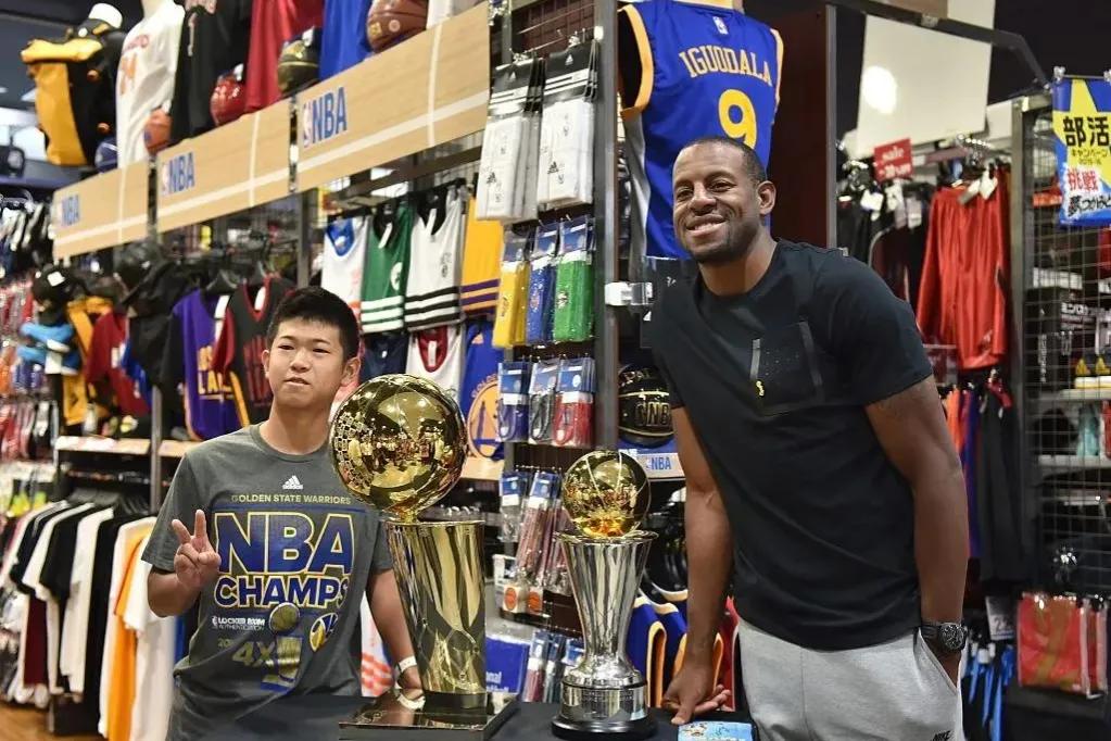 nba年度有哪些最佳荣誉(美媒列出了NBA历史上最值得怀疑的12奖项系列，詹姆斯乔丹上榜)