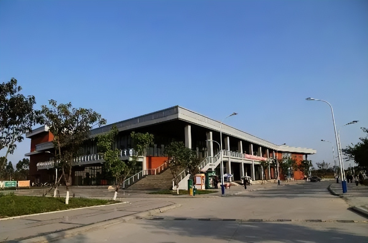 志愿填报丨川内高职哪家强国家双高硬实力2129亩优质校园四川建筑职业