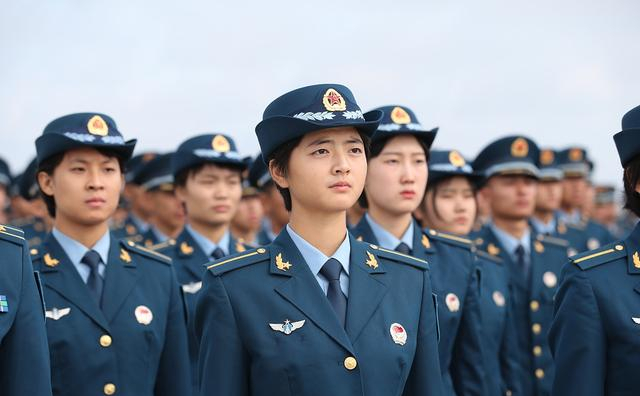 现在大学生当兵考上军校的概率大吗？成为军官都有哪些途径？