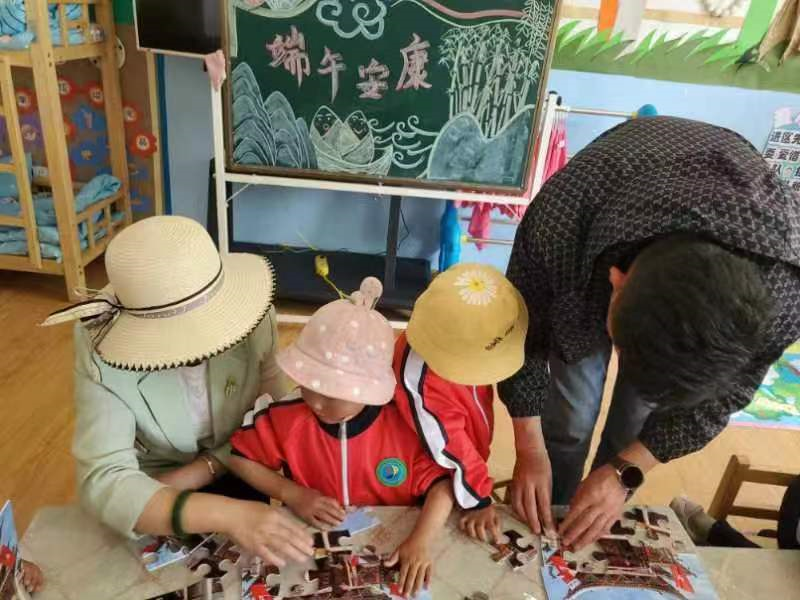 红色拼图，拼出孩子们的爱国之心