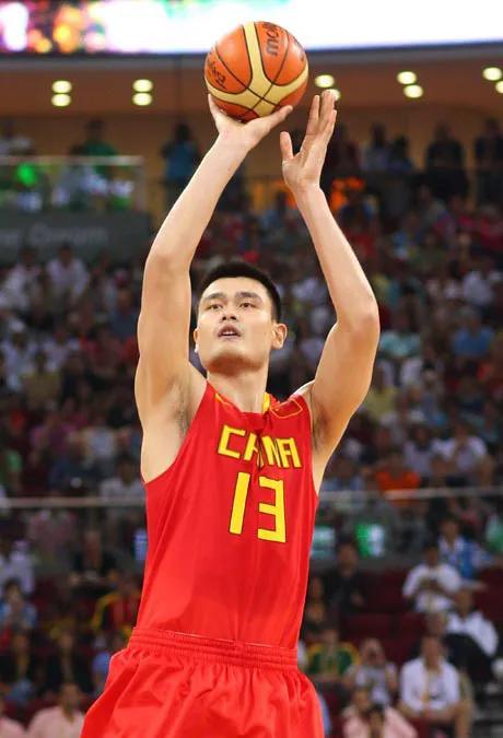 姚明在nba为什么退役(2010年的姚明发生了什么事，导致2011年退役了？)