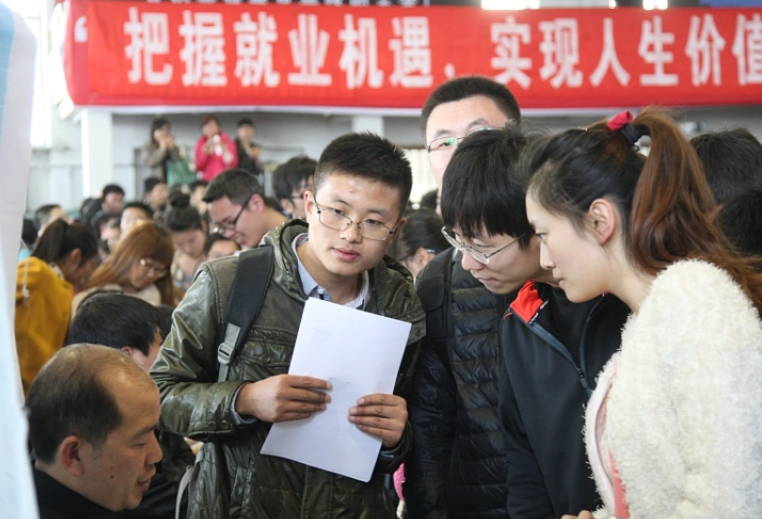 “坑惨”应届生的5个专业，就业率垫底，985大学也拯救不了