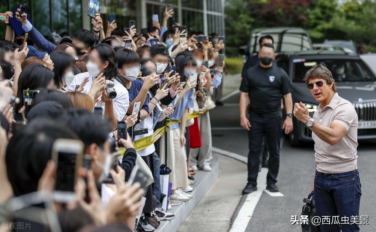 汤姆克鲁斯现身韩国首尔机场，韩国人热情欢迎