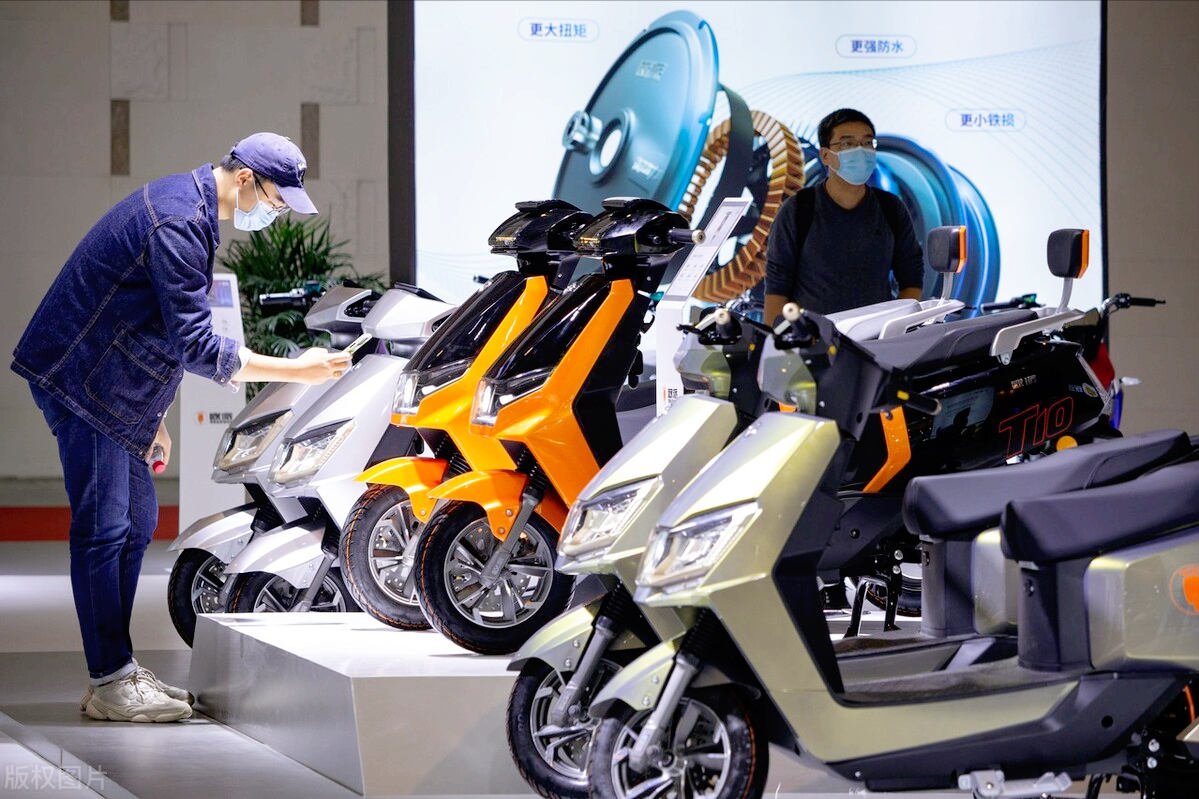 【S型折叠电动车】实惠耐用，适合日常出行，399元起。