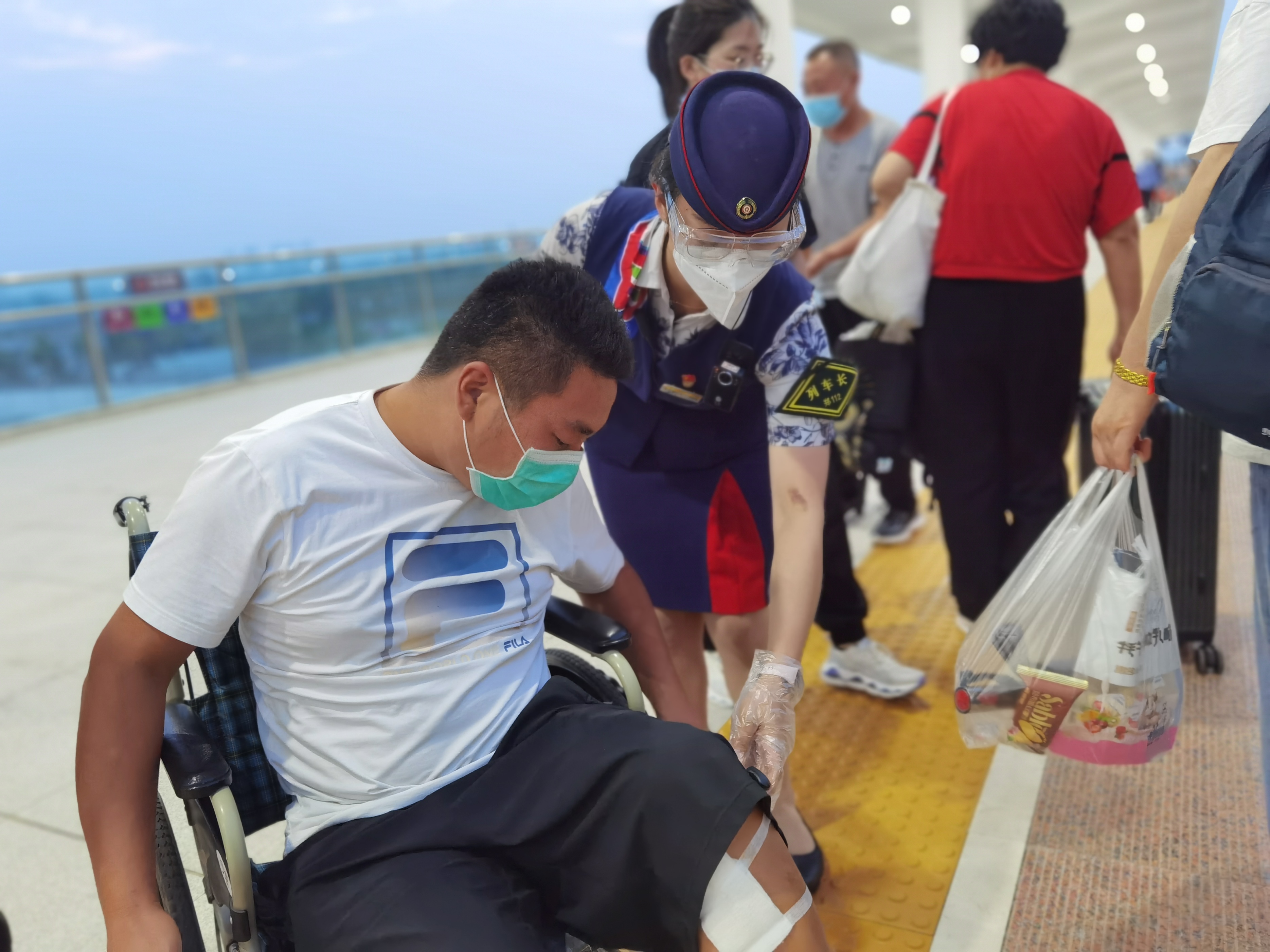 列车长马梦雅：对重点旅客的重点照顾